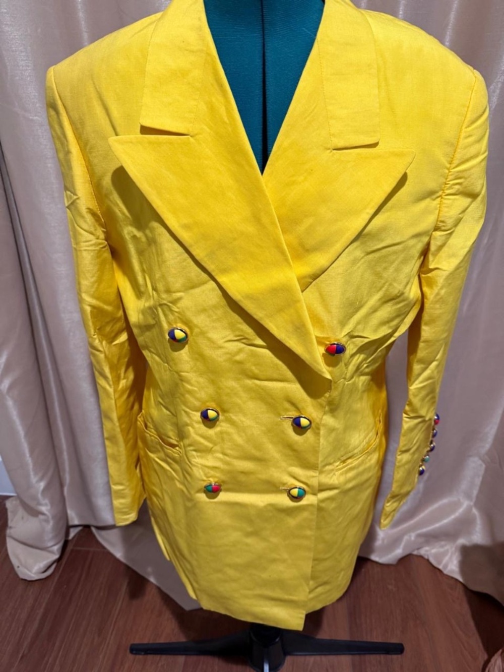 Stunning Vintage Escada 2-piece short suit.